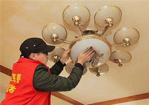 灯具清洗方法大全 灯具清洁方法与材质有关