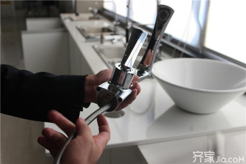 水龙头安装步骤  不请师傅自己也是小能手